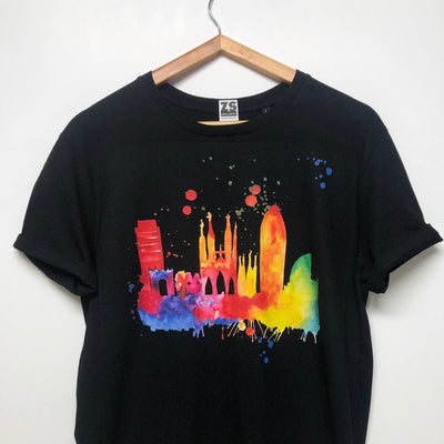 Camiseta con colorido diseño de Barcelona