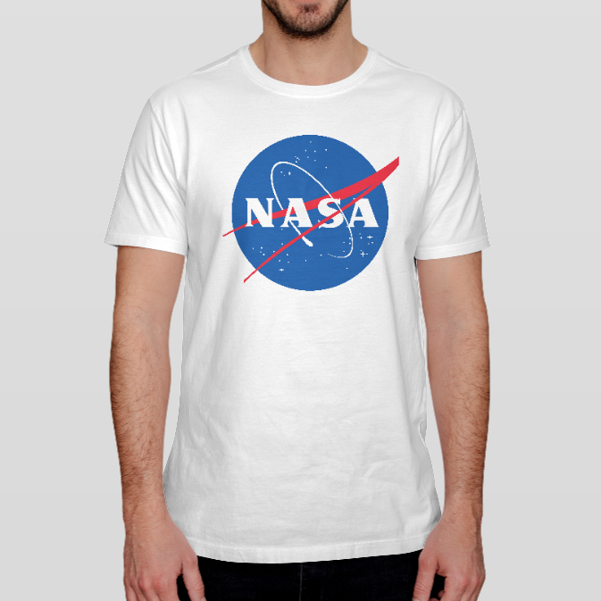 Camiseta con logo de la NASA