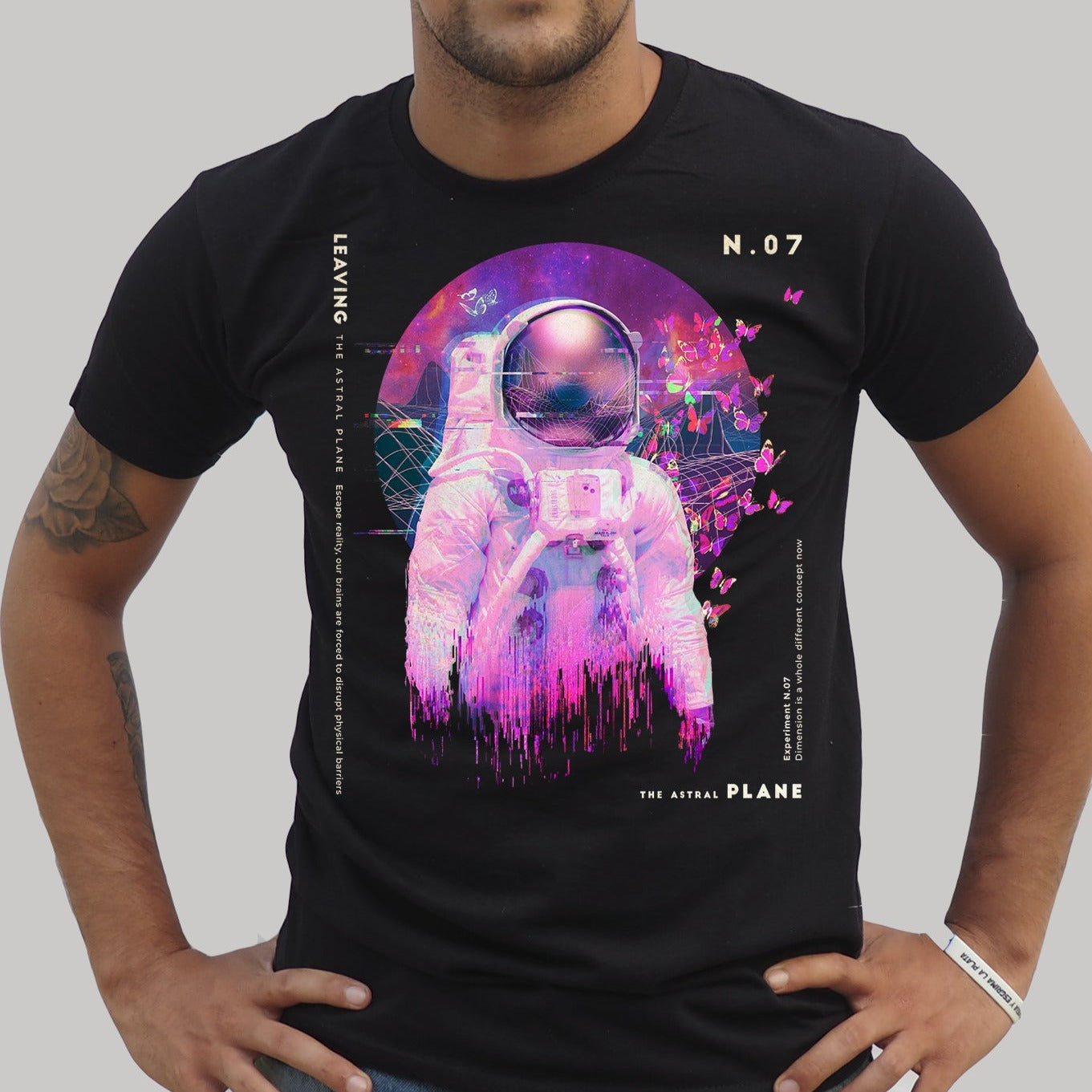Astronauta glitch en estilo vaporwave