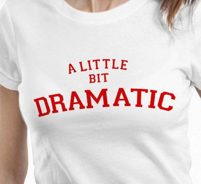 Camiseta A little bit dramatic - Un poco dramática
