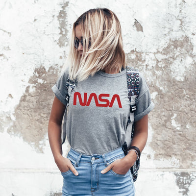 Camiseta con el logotipo del gusano de la NASA